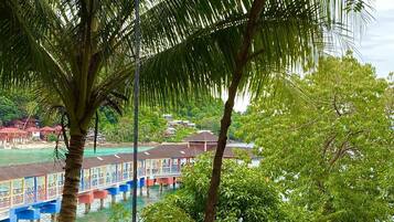 Sudah termasuk sarapan prasmanan setiap hari