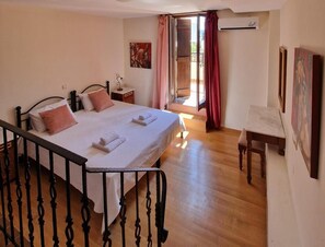 3 bedrooms, iron/ironing board, Internet, bed sheets - Villa Penelope Creta (Douliana)