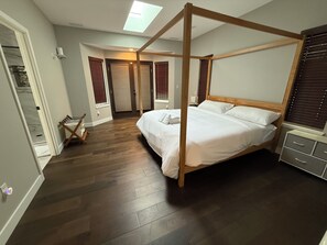 4 室のベッドルーム、デスク、アイロン / アイロン台、WiFi (無料)