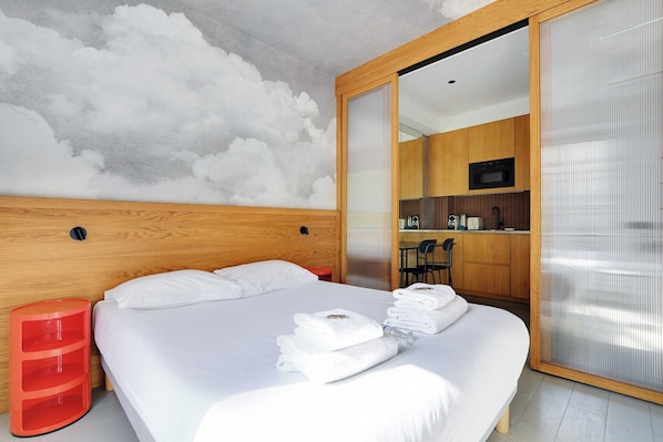 2 bedrooms, iron/ironing board, Internet, bed sheets