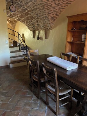 Dining - Quiet house in a small village (Causse-de-la-Selle)