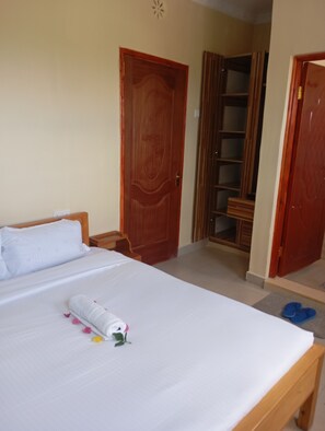 3 chambres, fer et planche à repasser, lit parapluie, Wi-Fi