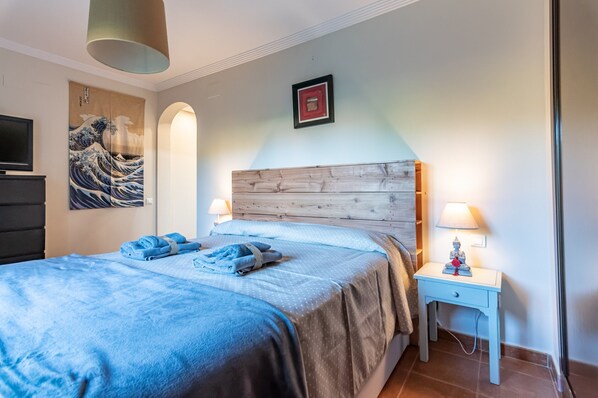 2 chambres, fer et planche à repasser