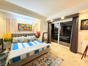 Iron/ironing board, WiFi, bed sheets