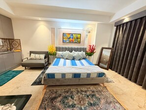Iron/ironing board, WiFi, bed sheets