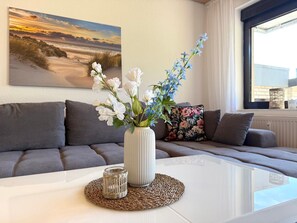 TV, ping pong - Haus Strandgold - Strandgold 1 - Cozy vacation apartment with terrace and (Cuxhaven)