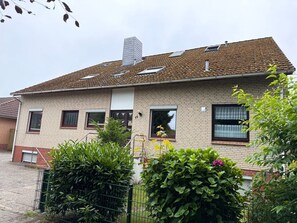 Unclassified image, 4 of 19, button - Haus Strandgold - Strandgold 1 - Cozy vacation apartment with terrace and (Cuxhaven)