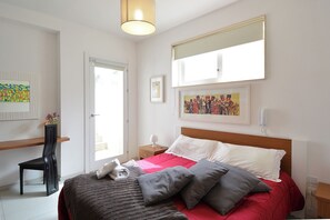 3 habitaciones, tabla de planchar con plancha, wifi y ropa de cama 