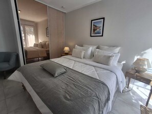 3 slaapkamers, een strijkplank/strijkijzer, wifi, beddengoed