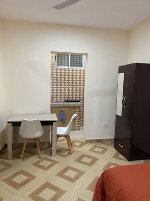 1 chambre, fer et planche à repasser, Wi-Fi, draps fournis