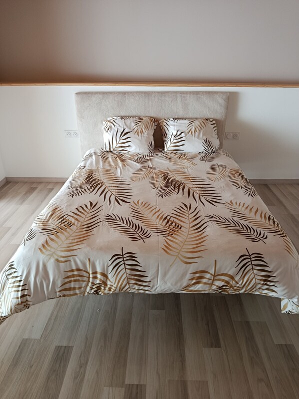 2 bedrooms, WiFi, bed sheets