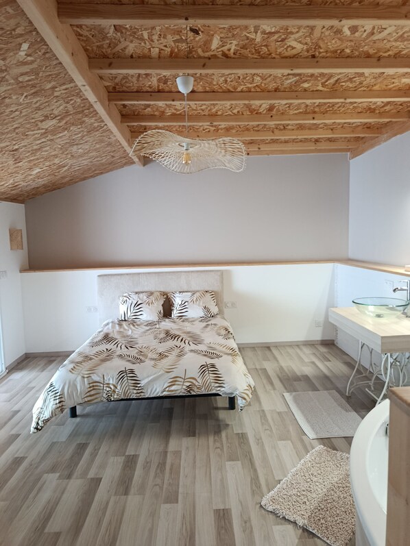 2 bedrooms, WiFi, bed sheets