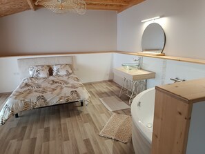 2 bedrooms, WiFi, bed sheets