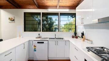 Fridge, microwave, oven, stovetop