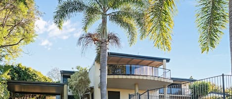 المنشأة من الخارج