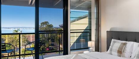 4 bedrooms, desk, iron/ironing board, WiFi