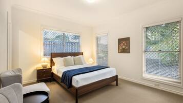 4 bedrooms, desk, iron/ironing board, WiFi