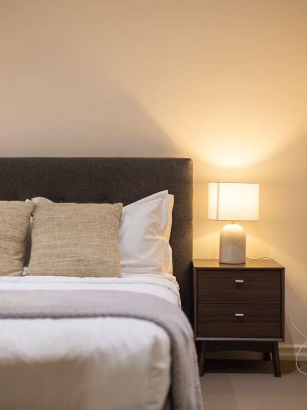 4 bedrooms, desk, iron/ironing board, WiFi