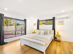 4 bedrooms, desk, iron/ironing board, WiFi