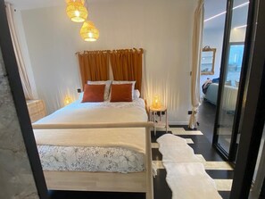 5 bedrooms, WiFi, bed sheets