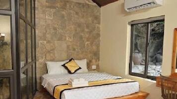 Comfort Double Room, 1 King Bed, Air conditioning, Garden View | Blackout curtains, soundproofing, iron/ironing board, free WiFi