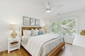 4 bedrooms, iron/ironing board, internet, bed sheets