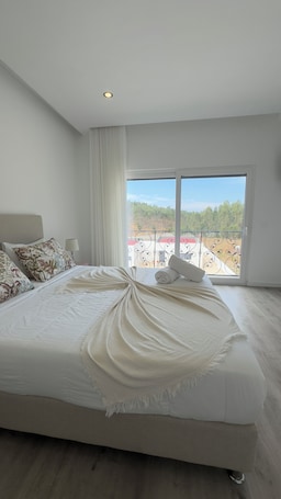 Quarto casal ou duplo conforto, vista para a cidade | Wi-Fi de cortesia