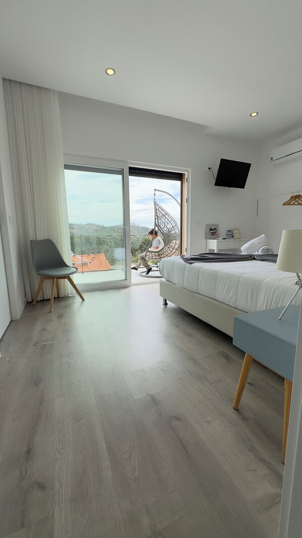 Chambre Confort Double ou avec lits jumeaux, vue ville | Wi-Fi gratuit