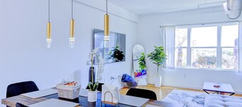 Modern Spacious Loft in Downtown w/ free parking