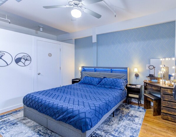 1 Schlafzimmer, Schreibtisch, Bügeleisen/Bügelbrett, Reisekinderbett