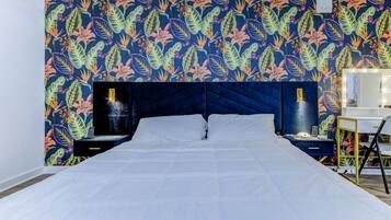 1 quarto, escrivaninha, ferros/tábuas de passar roupa, Wi-Fi de cortesia