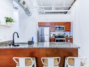 Fridge, microwave, oven, stovetop - BRAND NEW Modern Spacious Loft in Downtown with free parking (Memphis)