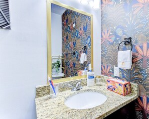 Hårtørrer, håndklæder