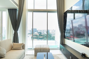 奢华公寓 | 起居区 | 42-英寸纯平电视(配备有线频道)