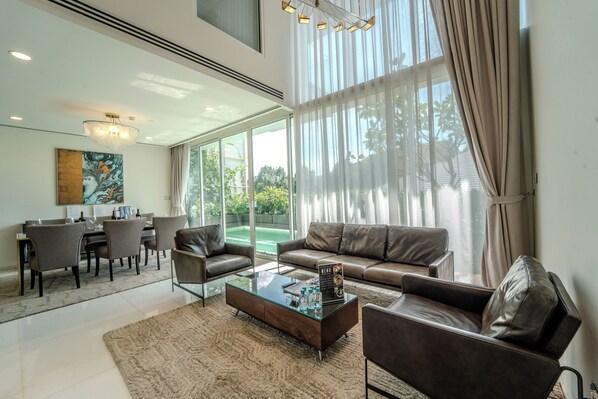 Signature Apartment | Living area