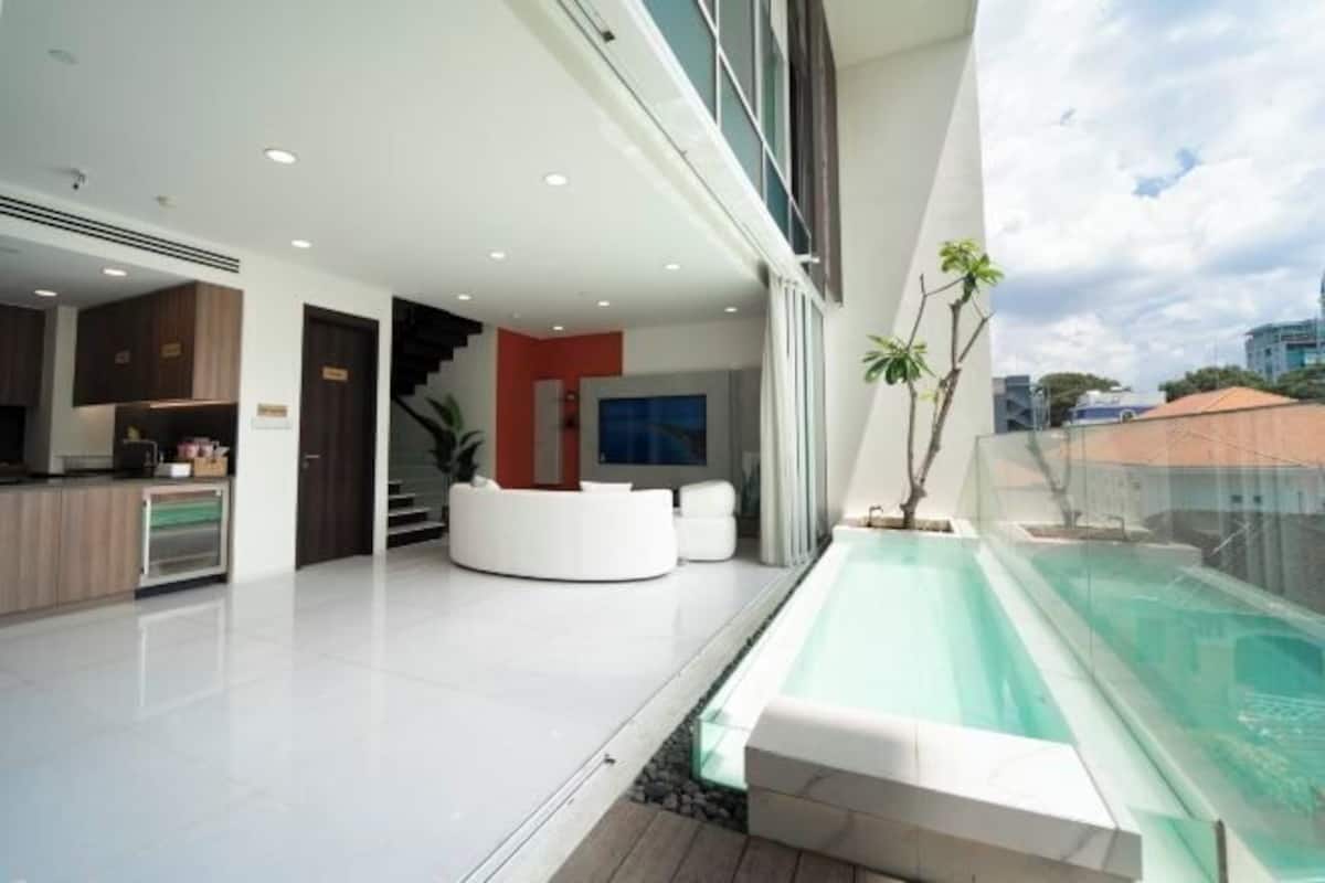 Hypo-allergenic bedding, free minibar, desk, soundproofing