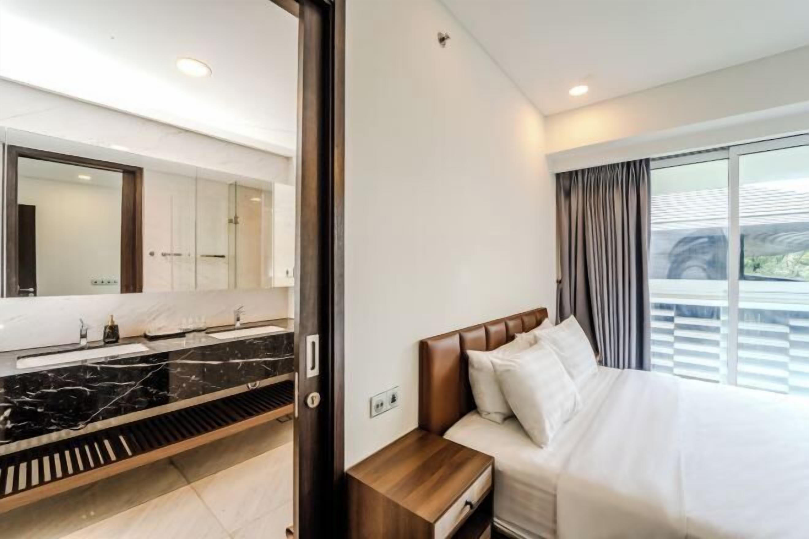 Roupas de cama antialérgicas, frigobar (abastecido com itens grátis)