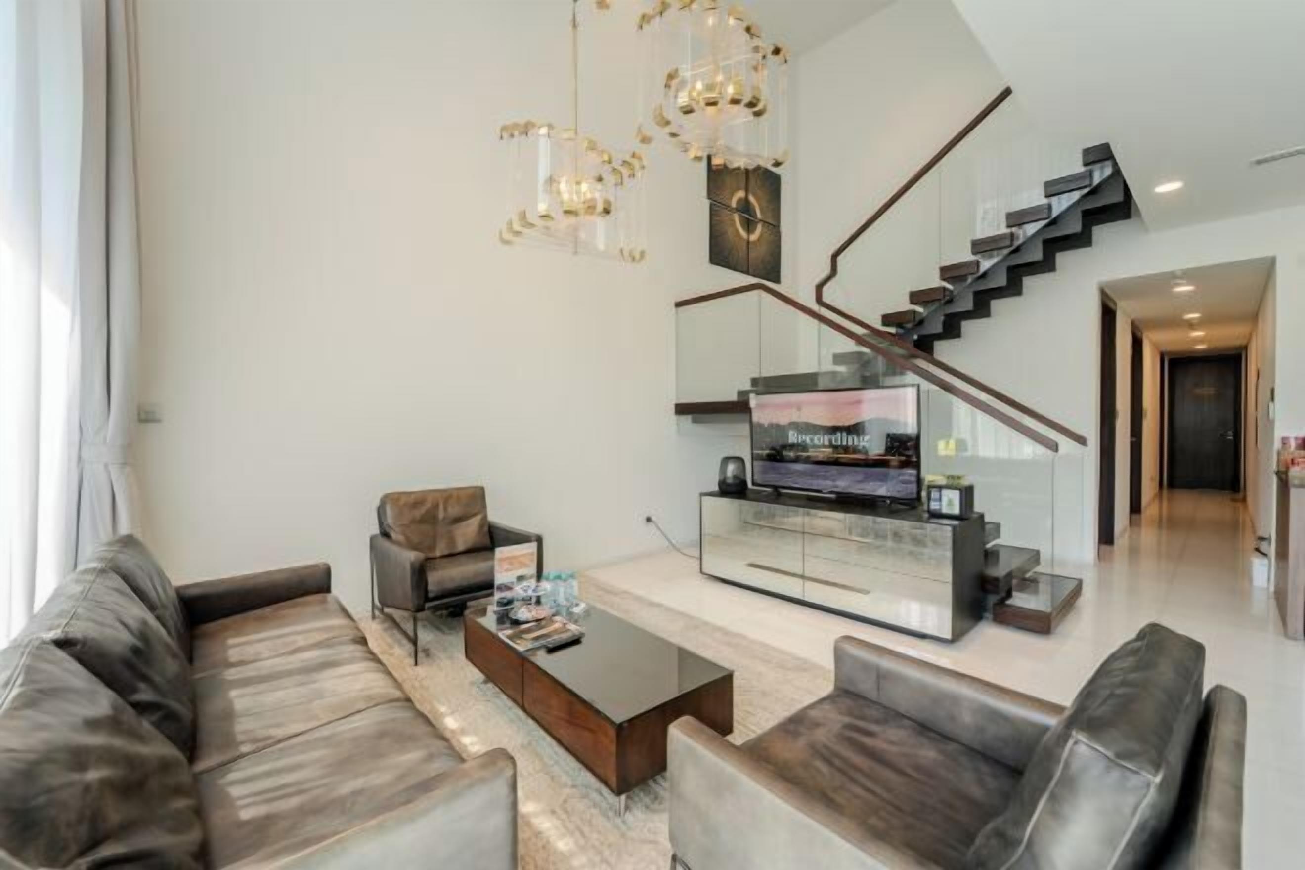 Hypo-allergenic bedding, free minibar, desk, soundproofing