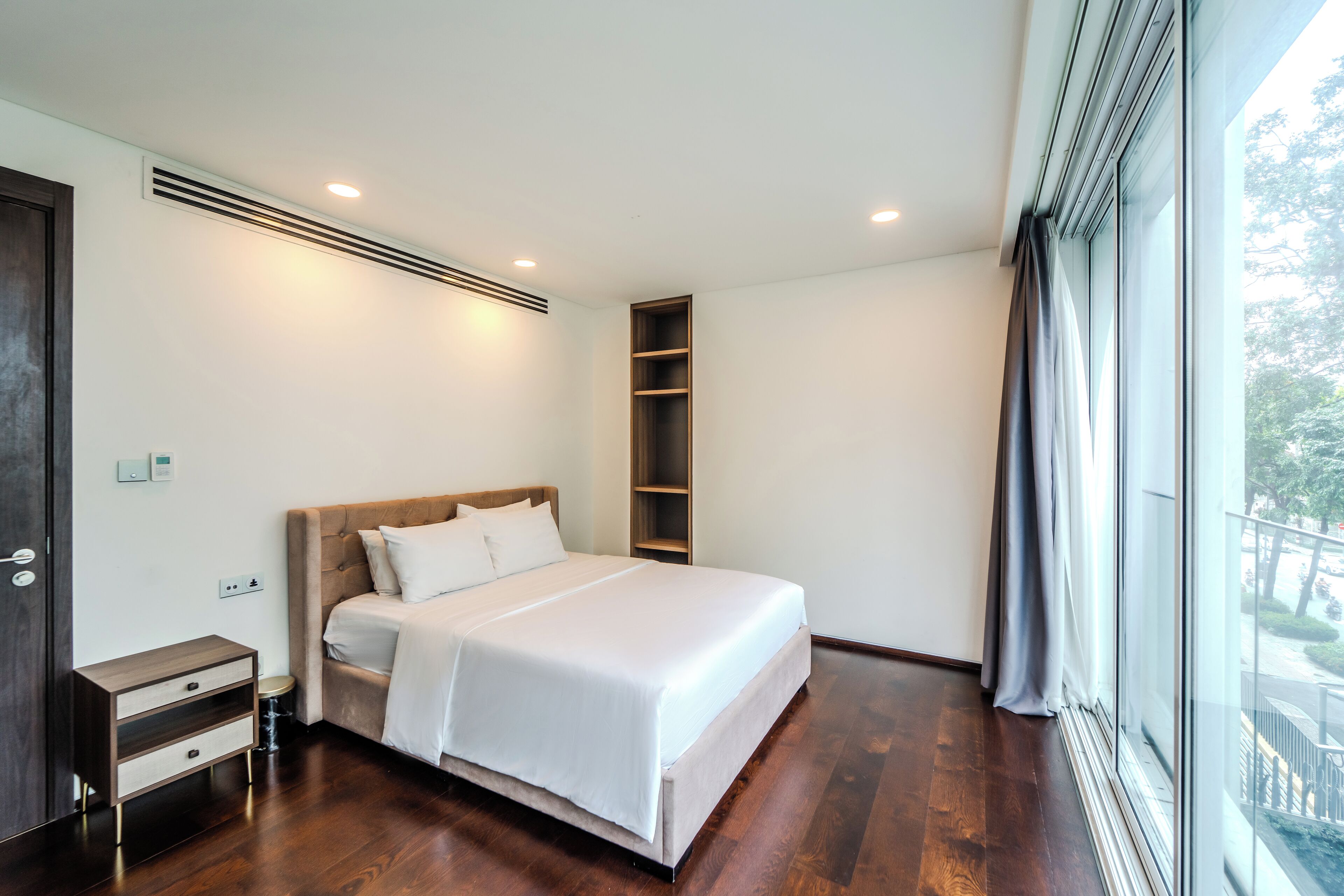 Apartemen Keluarga | Seprai antialergi, minibar gratis, meja kerja, dan kedap suara