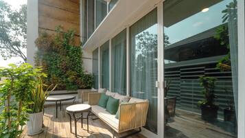 Deluxe Triple Room, Balcony, City View | Balcony