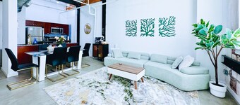 BRAND NEW Modern Spacious Loft in Downtown with free parking