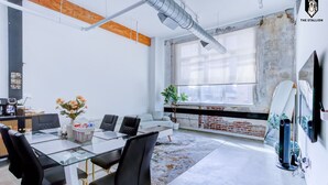 Dining - BRAND NEW Modern Spacious Loft in Downtown with free parking (Memphis)