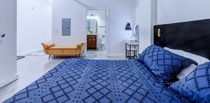1 室のベッドルーム、デスク、アイロン / アイロン台、WiFi (無料)