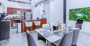 Dining - BRAND NEW Modern Spacious Loft in Downtown with free parking (Memphis)