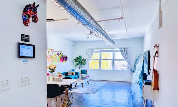 Interior - Modern Spacious Loft in Downtown w/ free parking (Memphis)