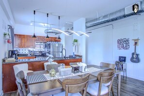 Dining - BRAND NEW Modern Spacious Loft in Downtown with free parking (Memphis)
