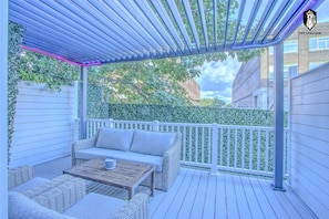 Terrace/patio - Walk to Attractions, Modern Loft w/ Private Patio (Memphis)