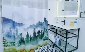 Sèche-cheveux, serviettes fournies