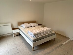 1 غرفة نوم وواي فاي وملاءات أسرّة