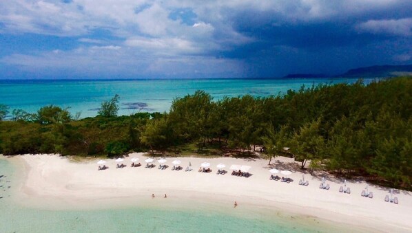 Sun-loungers, beach towels
